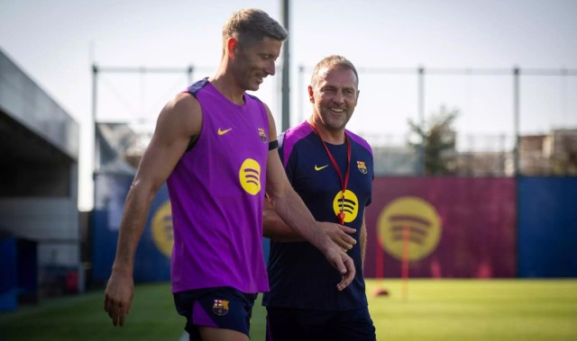 每体：莱万拒沙特年薪1亿欧元的报价，愿继续与巴萨追逐荣誉