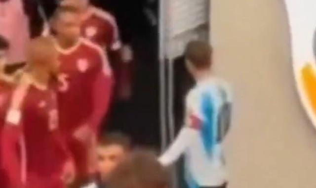 马卡：昨日比赛在球员通道中，梅西等人与委内瑞拉球员发生口角